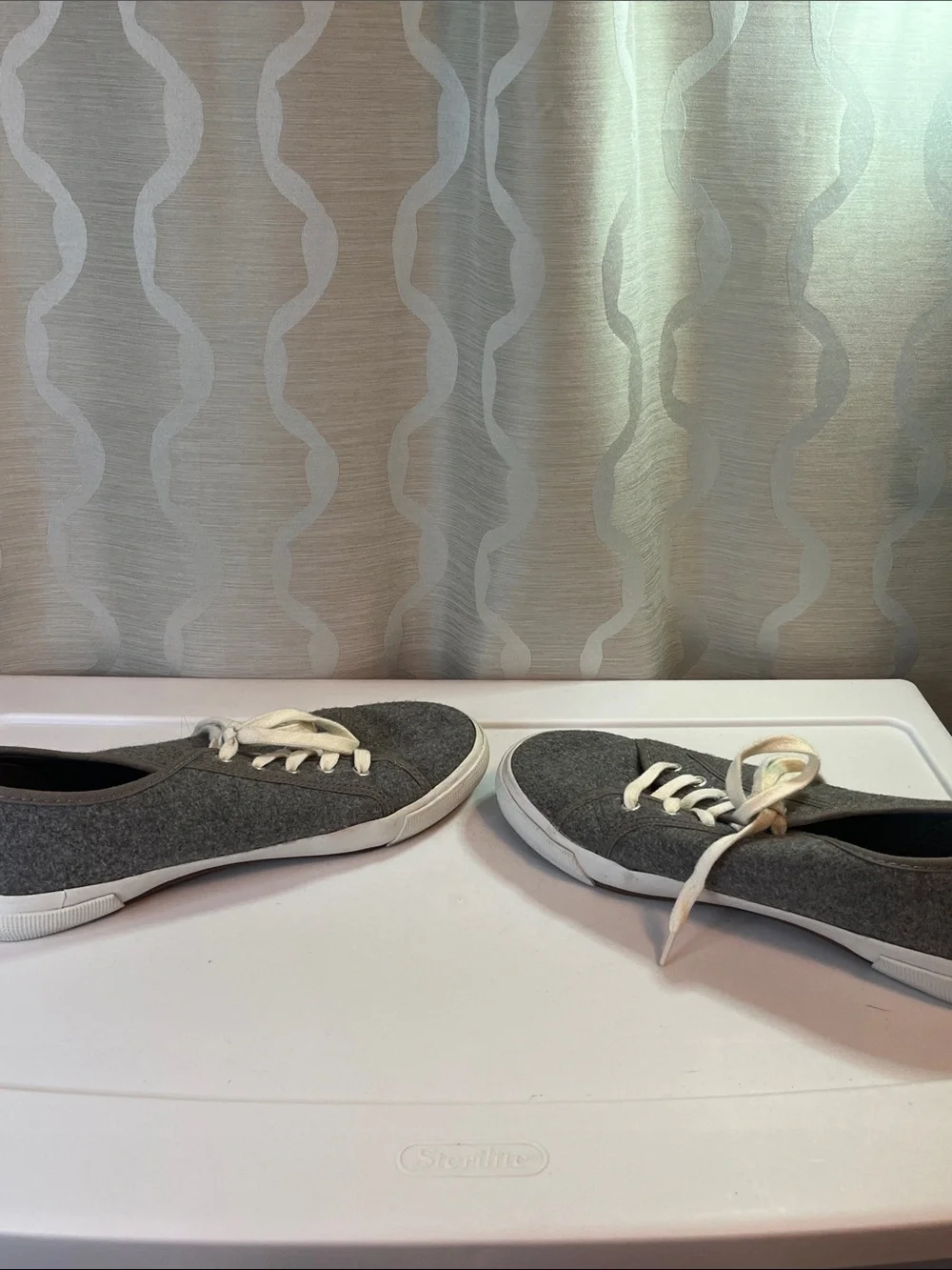 Old Navy Low Top Canvas Sneakers Gray Size 9